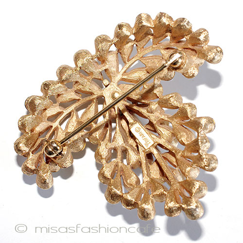 （画像用） Ｔｒｉｆａｒｉ　 トリファリ クリスタル雫　ブローチ