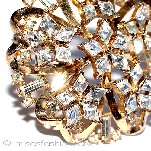 （画像用） Ｔｒｉｆａｒｉ　 トリファリ 星フラワー　ブローチ