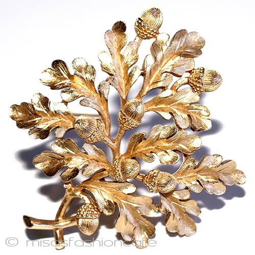 （画像用） Trifari　 トリファリ どんぐり　ブローチ