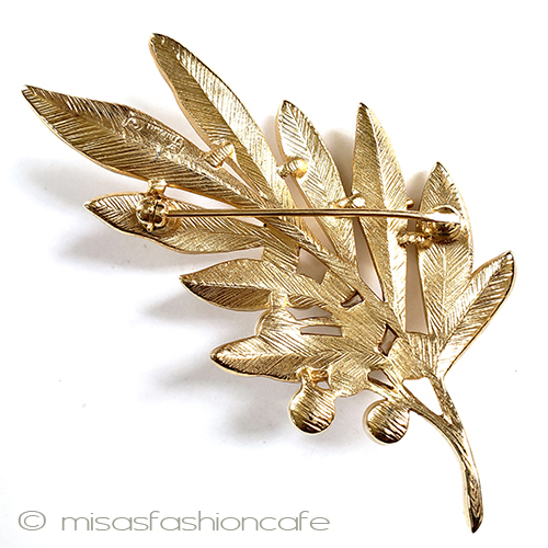 （画像用） Trifari　 トリファリ オリーブ　ブローチ