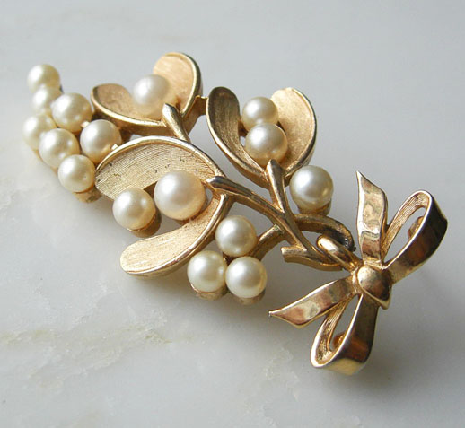 （画像用） クラウンTrifari　ブローチ