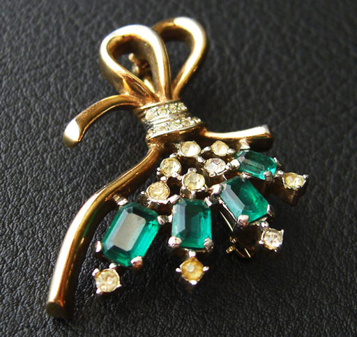 （画像用） クラウントリファリ Trifariリボンブローチ