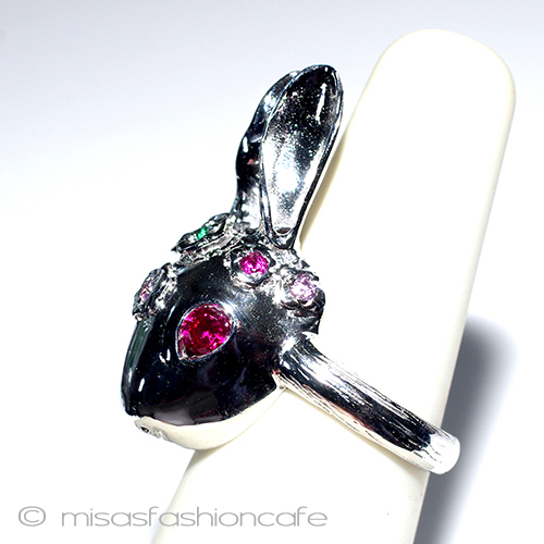 （画像用） 銀製ウサギ　リング 天然ルビー＆エメラルド