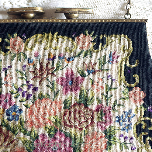 （画像用） アンティークバッグ 天然石と花刺繍プチポアン
