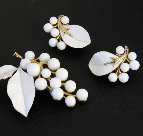 （画像用） クラウンTrifari　 ブローチ・イヤリングセット