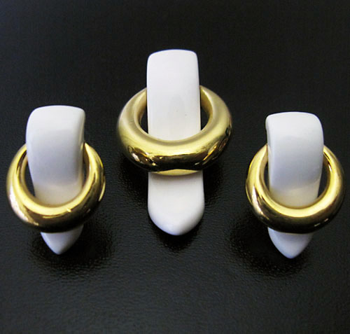 （画像用） クラウンTrifari ブローチ・イヤリングセット