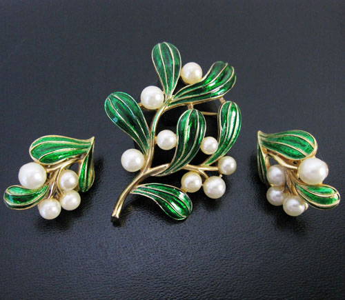 （画像用） クラウンTrifari　 ブローチ・イヤリングセット