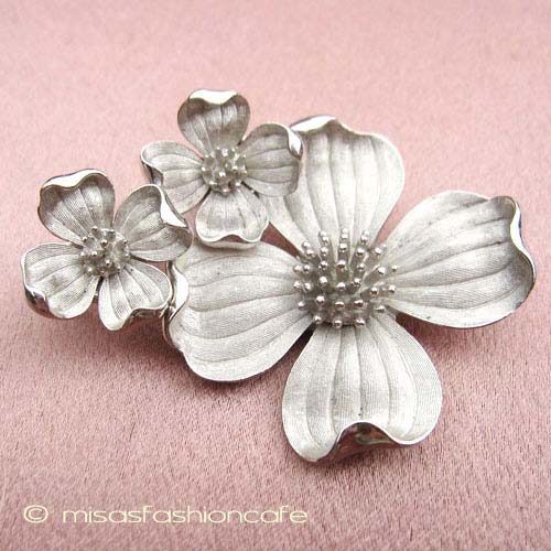 （画像用） Trifari　トリファリ ハナミズキの花セット