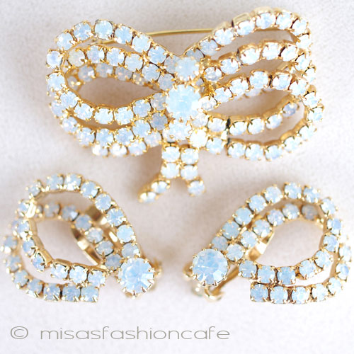 （画像用） ヴィンテージアクセサリー クリスタルのリボン