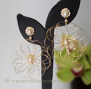 Lavish ピアス 18Kgpワイヤーフラワー