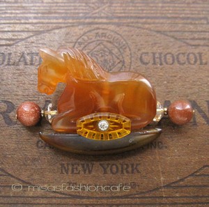 NY ブローチ 　天然石の木馬　1920年代