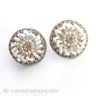 パール＆ガラス刺繍のお花 ピアスまたはイヤリング