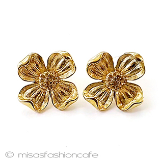 Trifari　 トリファリ ハナミズキの花ピアス