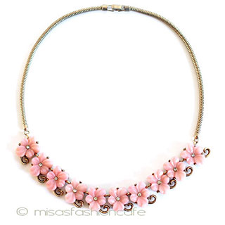 Trifari　トリファリ ガラスの花ネックレス