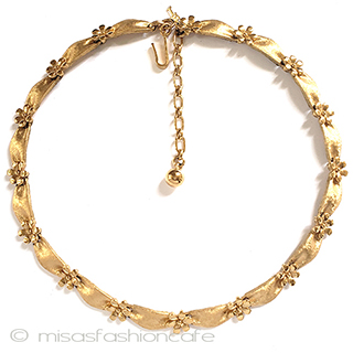 Ｔｒｉｆａｒｉ　 トリファリ 金の花リボン　ネックレス