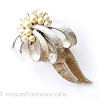 ヴィンテージアクセサリー トリファリ　パールりぼん