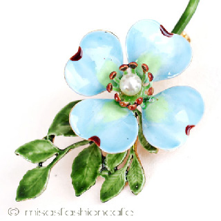 Original By Robert　 ハナミズキの花ブローチ