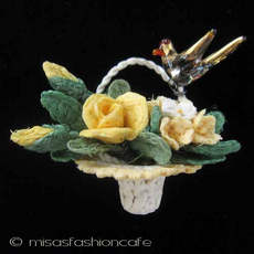 Made in FRANCE 仏製 花かご＆鳥ブローチ