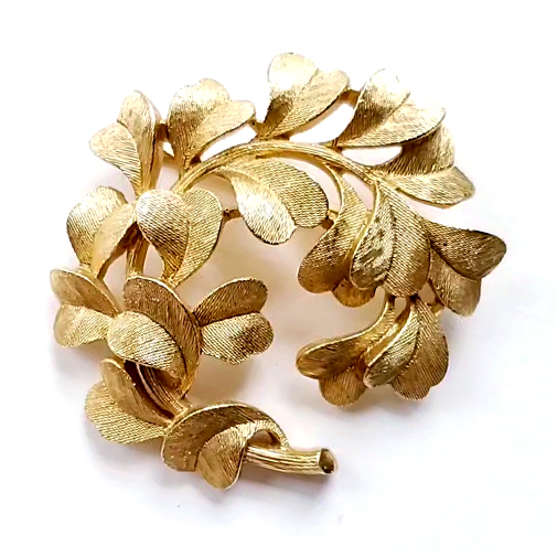 TRIFARI　トリファリ 金の葉　ブローチ