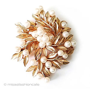 Trifari　 トリファリ パールの花コサージュ