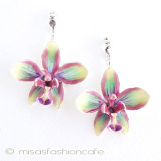 ピアス　または　クリップ ペイント　蘭の花