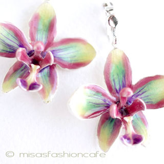 ピアス　または　クリップ ペイント　蘭の花