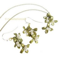 Michaud ピアス 真珠のフラワー