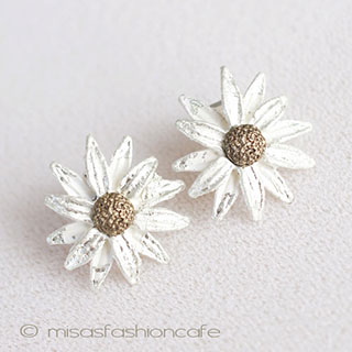 Michaud ピアス　　 　デイジーの花