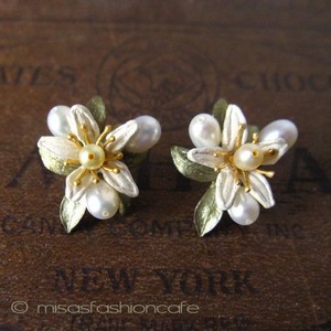 マイケルミショー ピアス オレンジの花 真珠 マイケルミショー ピアス オレンジの花 真珠