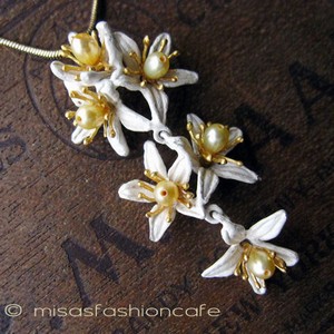 マイケルミショー ネックレス オレンジの花 真珠 マイケルミショー ネックレス オレンジの花 真珠