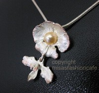 マイケルミショー・ネックレス 真珠　胡蝶蘭の花