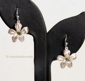 Michaud ピアス 真珠つつじの花