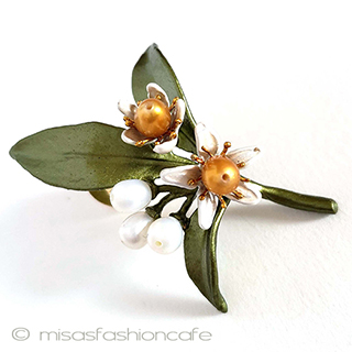 真珠　オレンジの花 ボタニカルブローチ