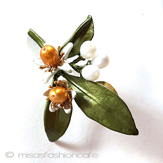 真珠　オレンジの花 ボタニカルブローチ