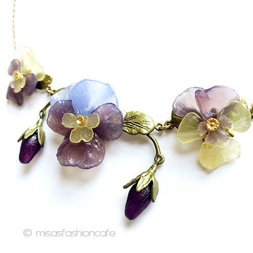 すみれパンジーの蕾とお花