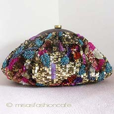 SANTI サンティ クラッチ 　全面お花刺繍