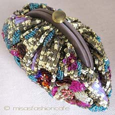SANTI サンティ クラッチ 　全面お花刺繍