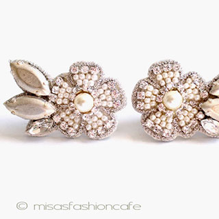 ＳＰＡＲＫＬ　お花＆銀葉 イヤリングまたはピアス
