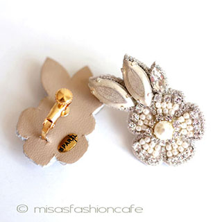 ＳＰＡＲＫＬ　お花＆銀葉 イヤリングまたはピアス