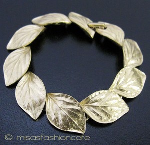 クラウン・トリファリ Trifari 金の葉 クラウン・トリファリ Trifari 金の葉