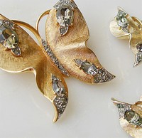 クラウンTrifari　ブローチ＆イヤリングセット