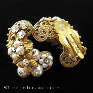 Robert刻印 イヤリング バロックパールの花