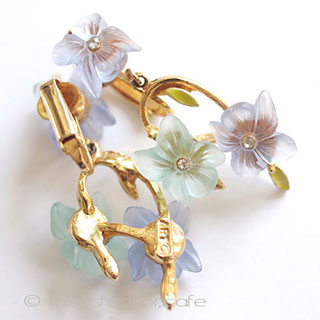 スミレの花イヤリング
