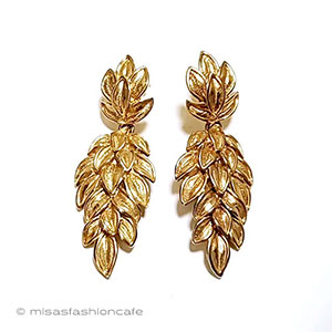 Trifari　 トリファリ 揺れる金葉 ピアス