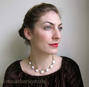 Trifari　 トリファリ ガラスの花ネックレス