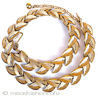 Ｔｒｉｆａｒｉ　 トリファリ 金リーフ　ネックレス