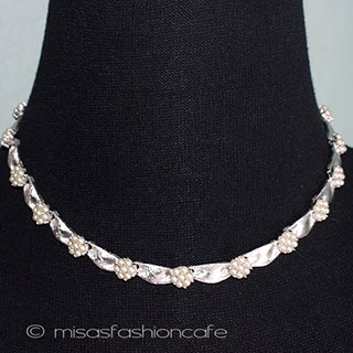 Ｔｒｉｆａｒｉ　 トリファリ パール花ネックレス
