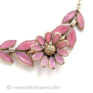 Ｔｒｉｆａｒｉ　 トリファリ ガラスの花　ネックレス
