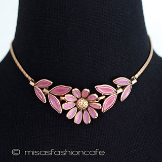 Ｔｒｉｆａｒｉ　 トリファリ ガラスの花　ネックレス