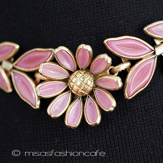 Ｔｒｉｆａｒｉ　 トリファリ ガラスの花　ネックレス